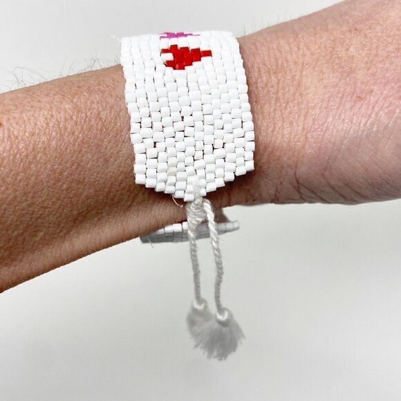White Seed Bead Adjustable Hearts Bracelet - Picture 6 of 7